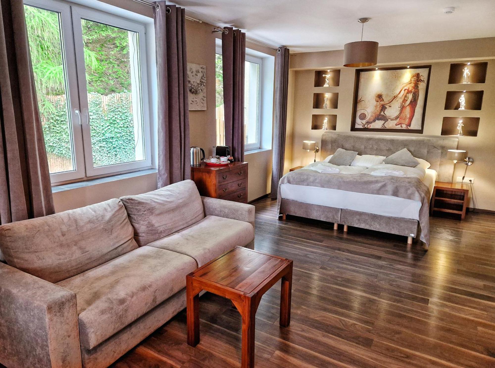 In Spirit, Hotel V Roznovskem Pivovaru - Pivni Lazne, Wellness & Cokoladovna รอชนอฟ ป็อด ราดโฮชติเย็ม ภายนอก รูปภาพ