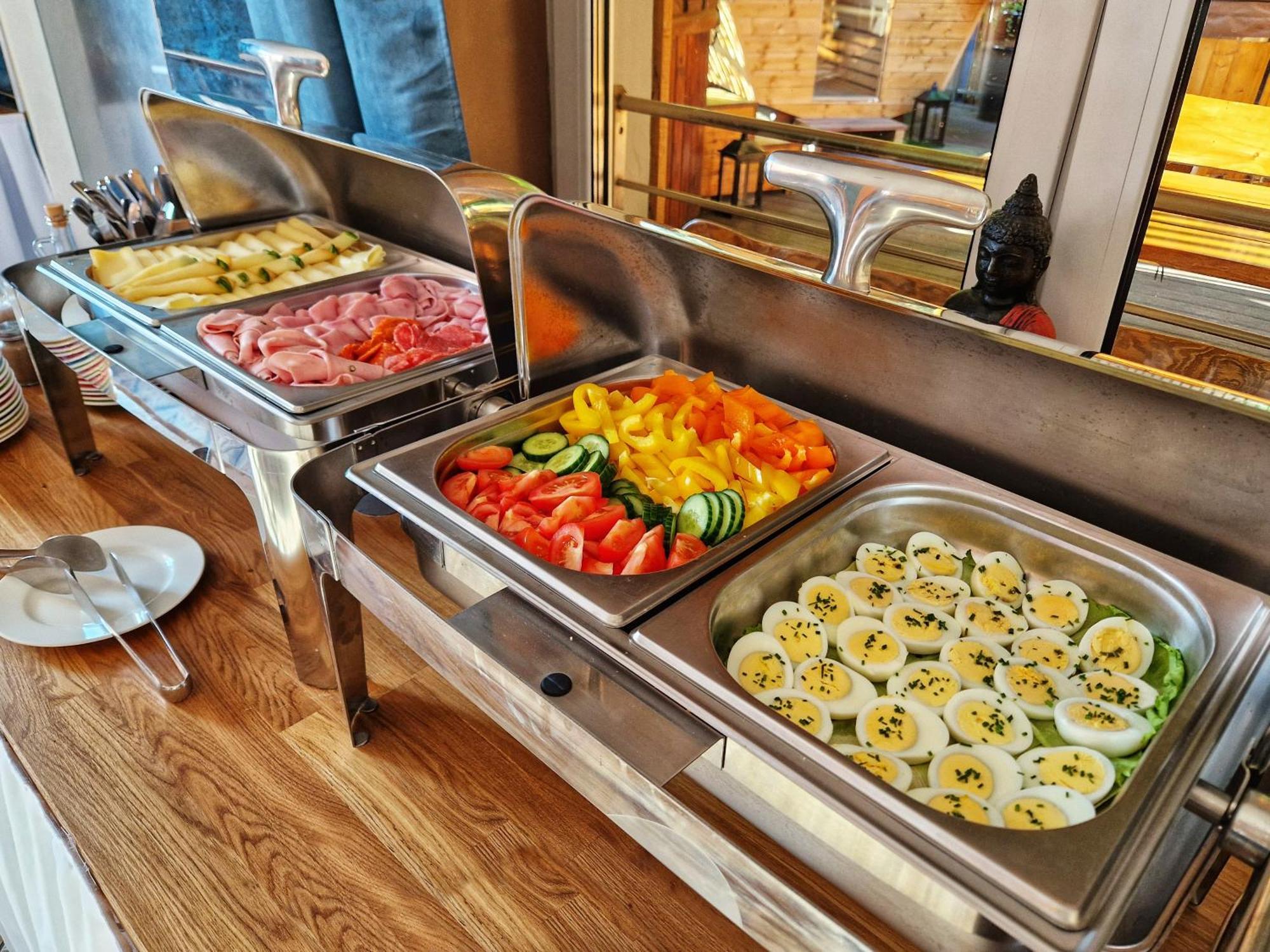 In Spirit, Hotel V Roznovskem Pivovaru - Pivni Lazne, Wellness & Cokoladovna รอชนอฟ ป็อด ราดโฮชติเย็ม ภายนอก รูปภาพ